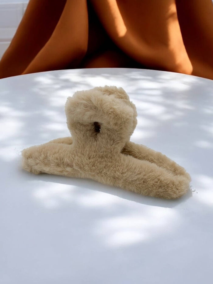 YH12 faux fur hair clip