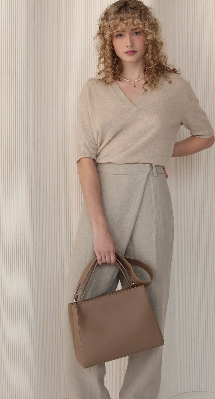 ELA LADY BAG WITH GOLD HARDWARE AND MAGNET