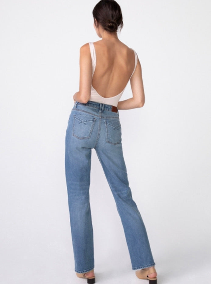 UNPUBISHED WILLA SUPER HIGH RISE MOM STRAIGHT LEG
