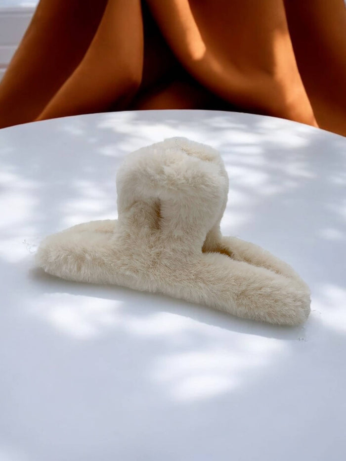 YH12 faux fur hair clip